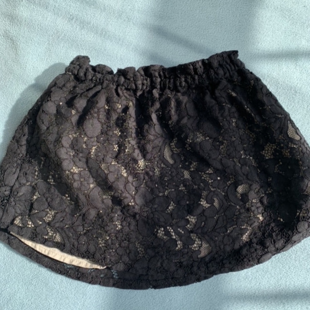 Peek Lace Skirt 4/5